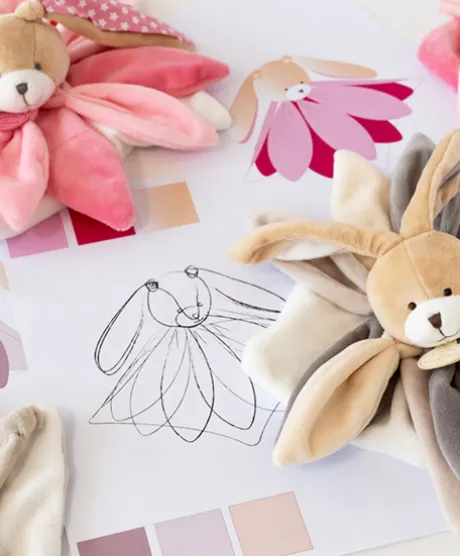 Coffret Doudou lapin pétales Collector rose - 28 cm